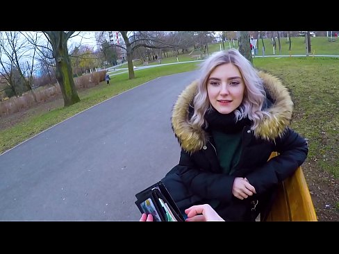 ❤️ Nilulon ang mainit na cum ng isang estranghero para sa pera - blowjob sa parke ni Eva Elfie sluts sa porn tl.sexvideogif.ru ☑